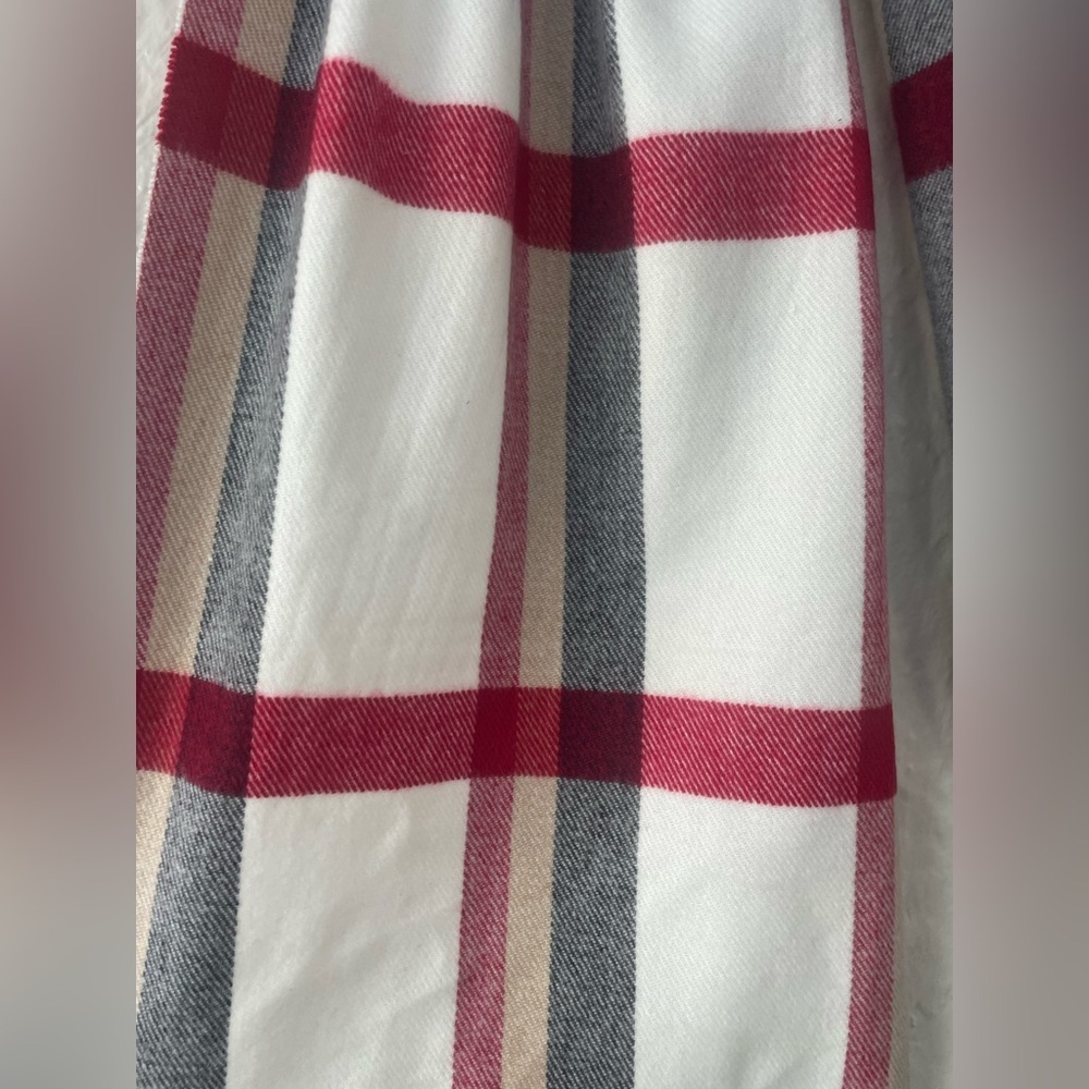 Made in Scotland wide 100% cashmere red, tan, black plaid scarf, fringe detail - Picture 5 of 5